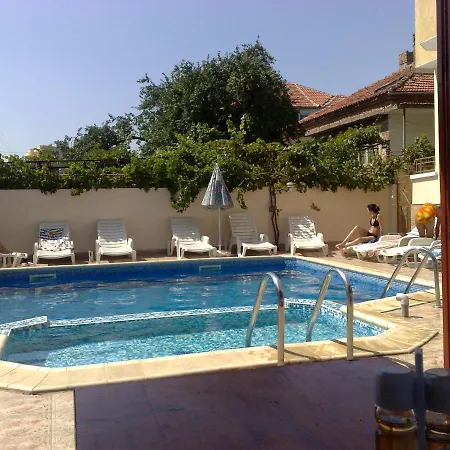 Hotel Larisa 2 3*