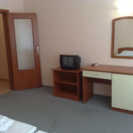 Hotel Larisa 2 3*