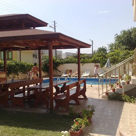 Larisa 2 فندق 3*